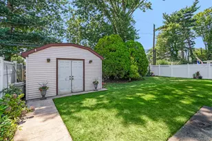 12 Coachman Ln, Levittown, NY 11756 - Photo 27