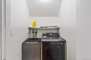 159 Spring Ln, Levittown, NY 11756 - Photo 15