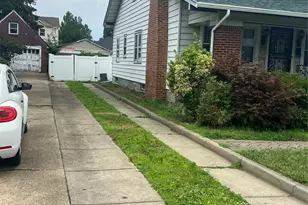 221 E Dean St, Freeport, NY 11520 - Photo 3