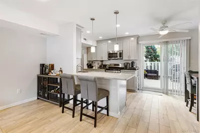 40 Raily Ct, New York, NY 10312 - Photo 9