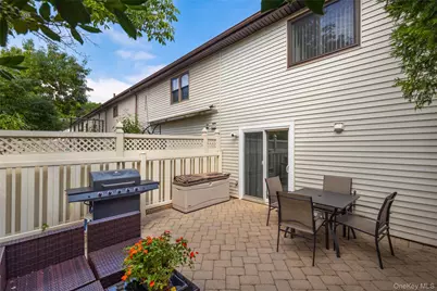 40 Raily Ct, New York, NY 10312 - Photo 23