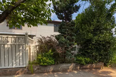 40 Raily Ct, New York, NY 10312 - Photo 27
