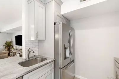 40 Raily Ct, New York, NY 10312 - Photo 13
