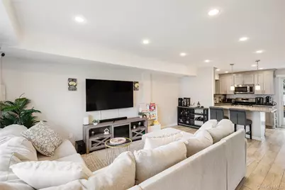 40 Raily Ct, New York, NY 10312 - Photo 3