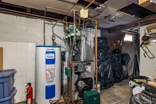 27 Beverly Rd, Farmingdale, NY 11735 - Photo 23