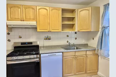 3 Edwards Street #1G, Roslyn Heights, NY 11577 - Photo 1