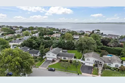 308 Sunset Boulevard, Massapequa, NY 11758 - Photo 37