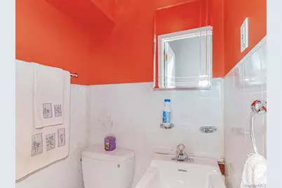 8 Gerri Lane, Yonkers, NY 10703 - Photo 9