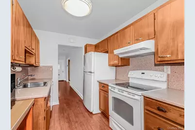 8 Gerri Lane, Yonkers, NY 10703 - Photo 7