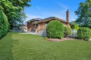 2001 Wellington Ct, Westbury, NY 11590 - Photo 21