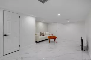 2001 Wellington Ct, Westbury, NY 11590 - Photo 19