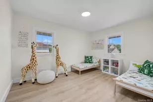 2001 Wellington Ct, Westbury, NY 11590 - Photo 15