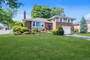 2001 Wellington Ct, Westbury, NY 11590 - Photo 23