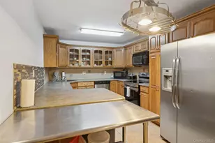 6 Hilltop Dr, Syosset, NY 11791 - Photo 39