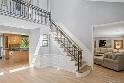 6 Hilltop Drive, Syosset, NY 11791 - Photo 5