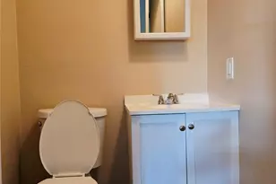 198 Pointe Cir N, Coram, NY 11727 - Photo 15