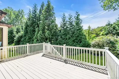 211 Hornbill Drive, Manhasset, NY 11030 - Photo 25