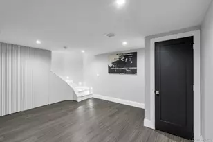 211 Hornbill Dr, Manhasset, NY 11030 - Photo 21