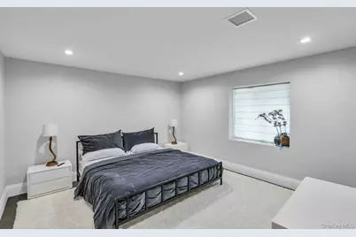 211 Hornbill Drive, Manhasset, NY 11030 - Photo 23