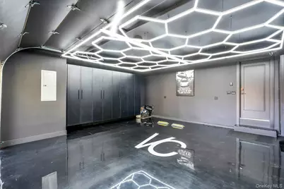 211 Hornbill Drive, Manhasset, NY 11030 - Photo 27