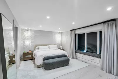 211 Hornbill Drive, Manhasset, NY 11030 - Photo 13