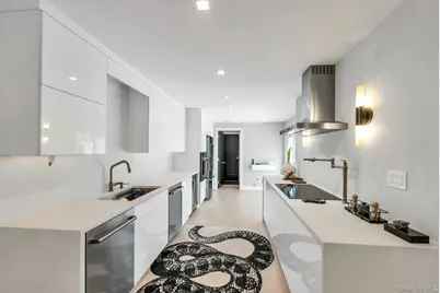 211 Hornbill Drive, Manhasset, NY 11030 - Photo 7