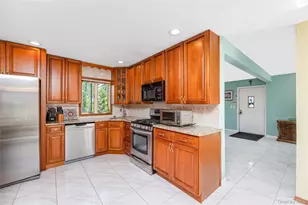 729 S 9th St, Lindenhurst, NY 11757 - Photo 11