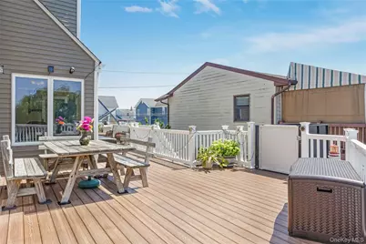 729 S 9th Street, Lindenhurst, NY 11757 - Photo 25