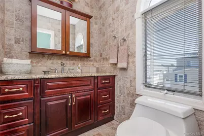 729 S 9th Street, Lindenhurst, NY 11757 - Photo 9