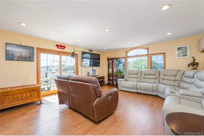 729 S 9th Street, Lindenhurst, NY 11757 - Photo 13