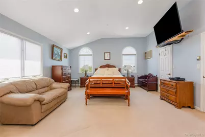 729 S 9th Street, Lindenhurst, NY 11757 - Photo 15