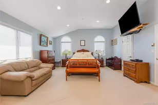 729 S 9th St, Lindenhurst, NY 11757 - Photo 15