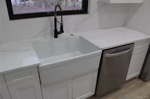 105 Old Riverhead Rd, Hampton Bays, NY 11946 - Photo 5