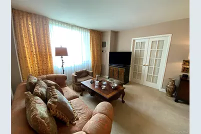 27110 Grand Central Parkway Parkway #15Z, Floral Park, NY 11005 - Photo 3