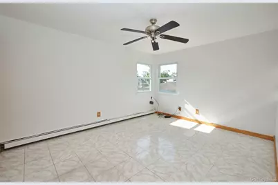 34 Vandewater Avenue, Floral Park, NY 11001 - Photo 15