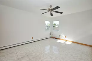 34 Vandewater Ave, Floral Park, NY 11001 - Photo 15