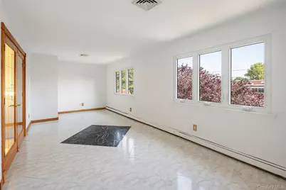 34 Vandewater Avenue, Floral Park, NY 11001 - Photo 19