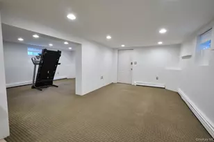 34 Vandewater Ave, Floral Park, NY 11001 - Photo 23