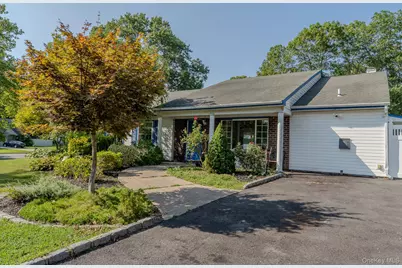 21 Mount Snow Lane, Coram, NY 11727 - Photo 3