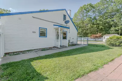 21 Mount Snow Lane, Coram, NY 11727 - Photo 5