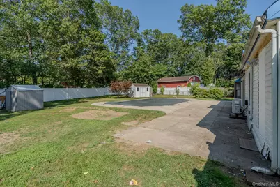 21 Mount Snow Lane, Coram, NY 11727 - Photo 9