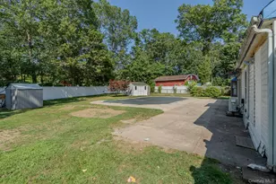 21 Mt Snow Ln, Coram, NY 11727 - Photo 9