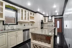 107-43 Inwood St, Jamaica, NY 11435 - Photo 7