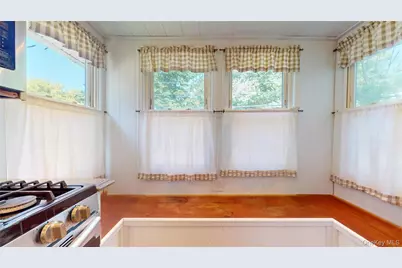 24 8th Avenue, Sea Cliff, NY 11579 - Photo 15