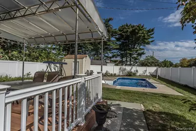 102 Vale Court, New Hyde Park, NY 11040 - Photo 25