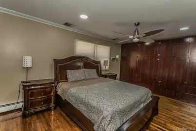 102 Vale Court, New Hyde Park, NY 11040 - Photo 15