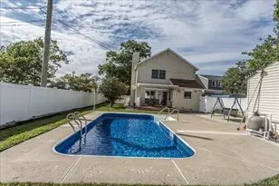 102 Vale Ct, New Hyde Park, NY 11040 - Photo 29