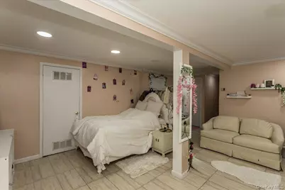 102 Vale Court, New Hyde Park, NY 11040 - Photo 23