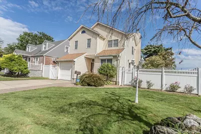 102 Vale Court, New Hyde Park, NY 11040 - Photo 3