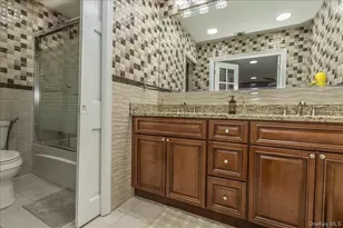 102 Vale Ct, New Hyde Park, NY 11040 - Photo 17